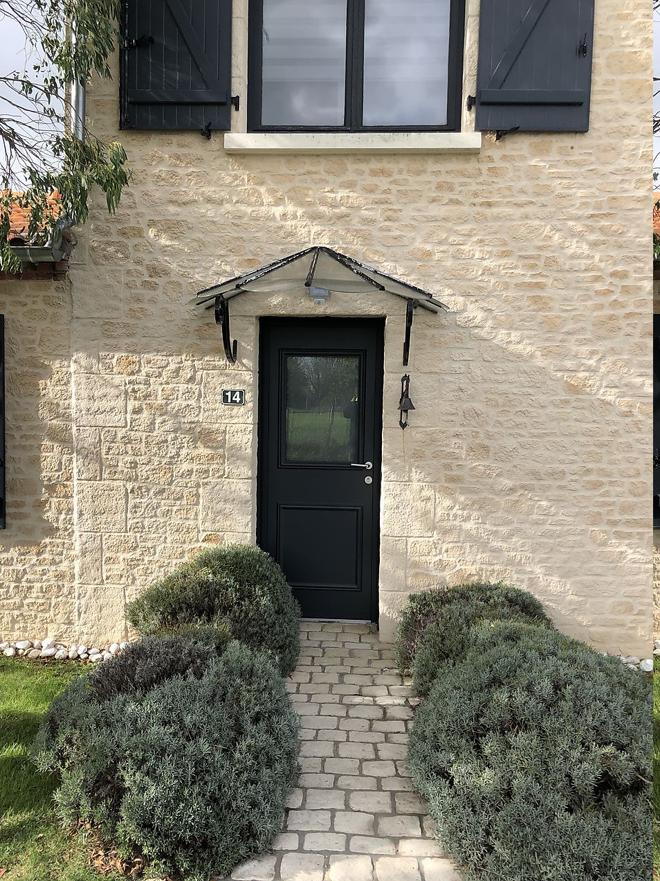 porte entrée traditonnelle - GSM Courtier en Menuiseries