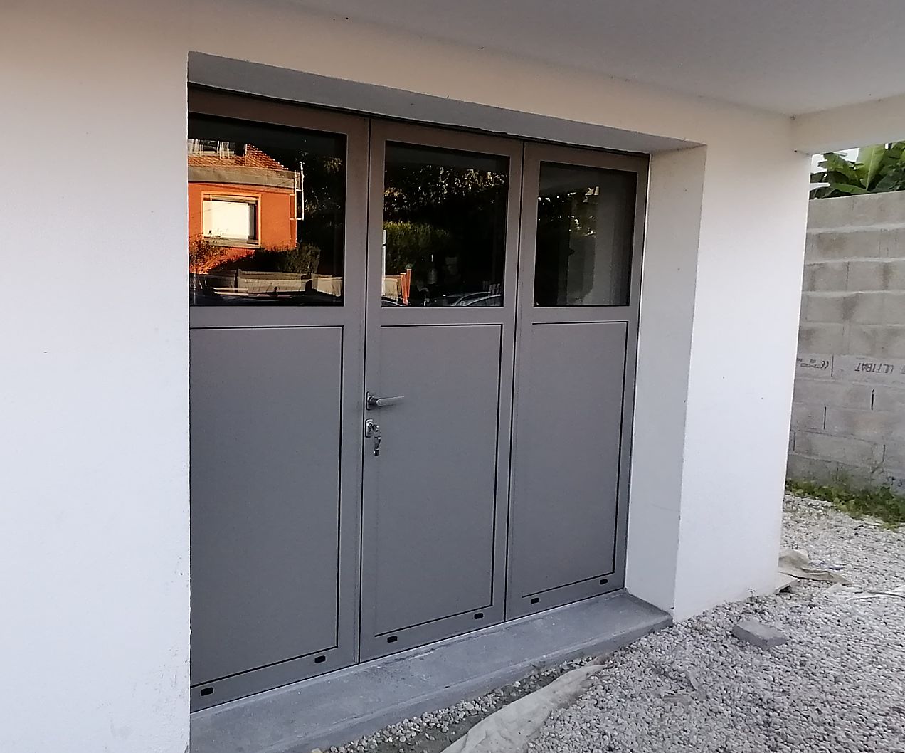 porte-garage-battante-gypass - GSM Courtier en Menuiseries